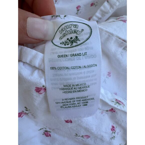 Vintage 90's Laura Ashley QUEEN FLAT Pink floral Rosebud BORDERED HEM Cottage - Picture 5 of 8